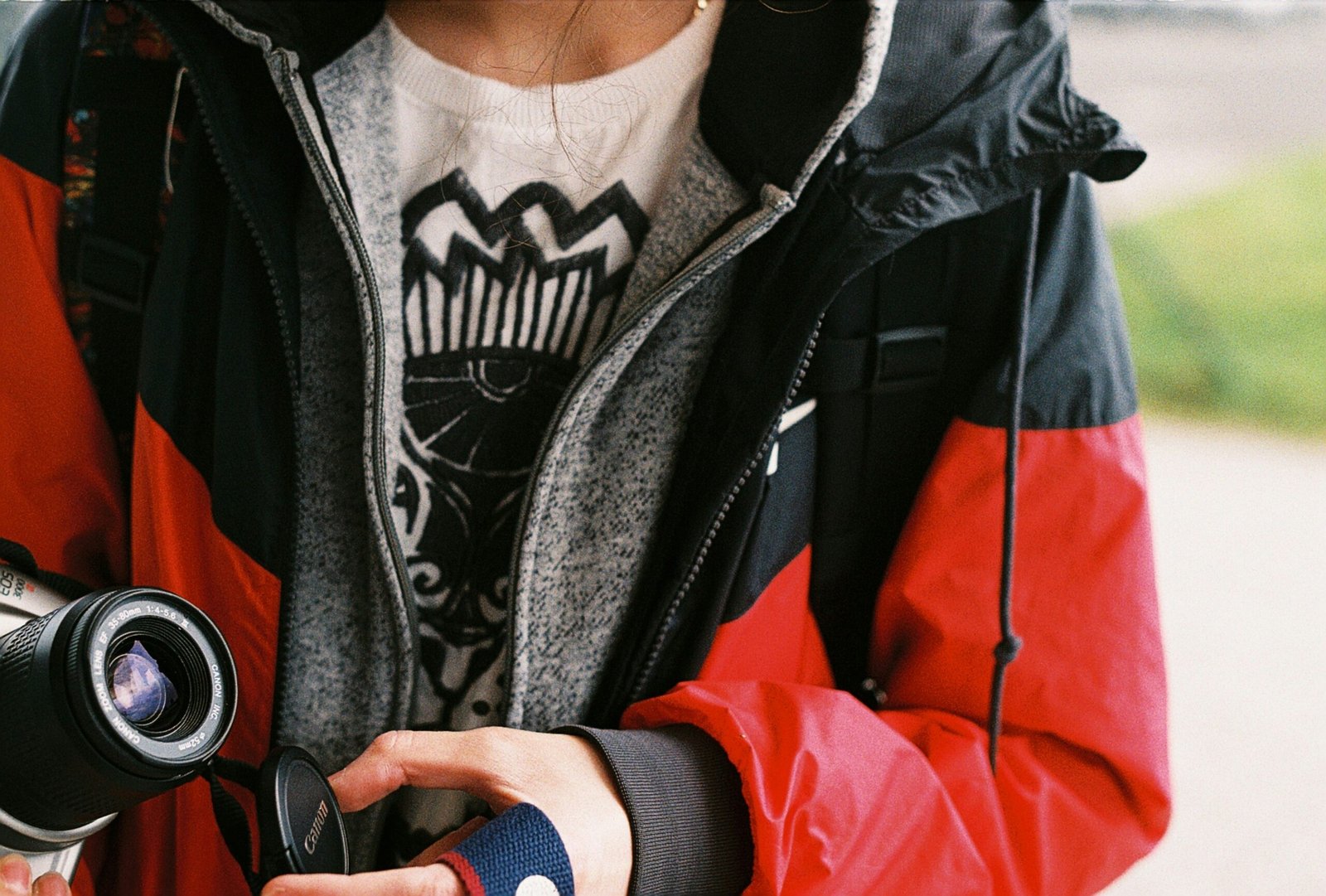 Reißverschluss schließt oben nicht mehr sauber bei neutralem Licht.